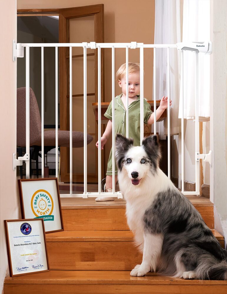 Babelio Hardware Mount Baby Gate, 28" H x 26"-43" W - White