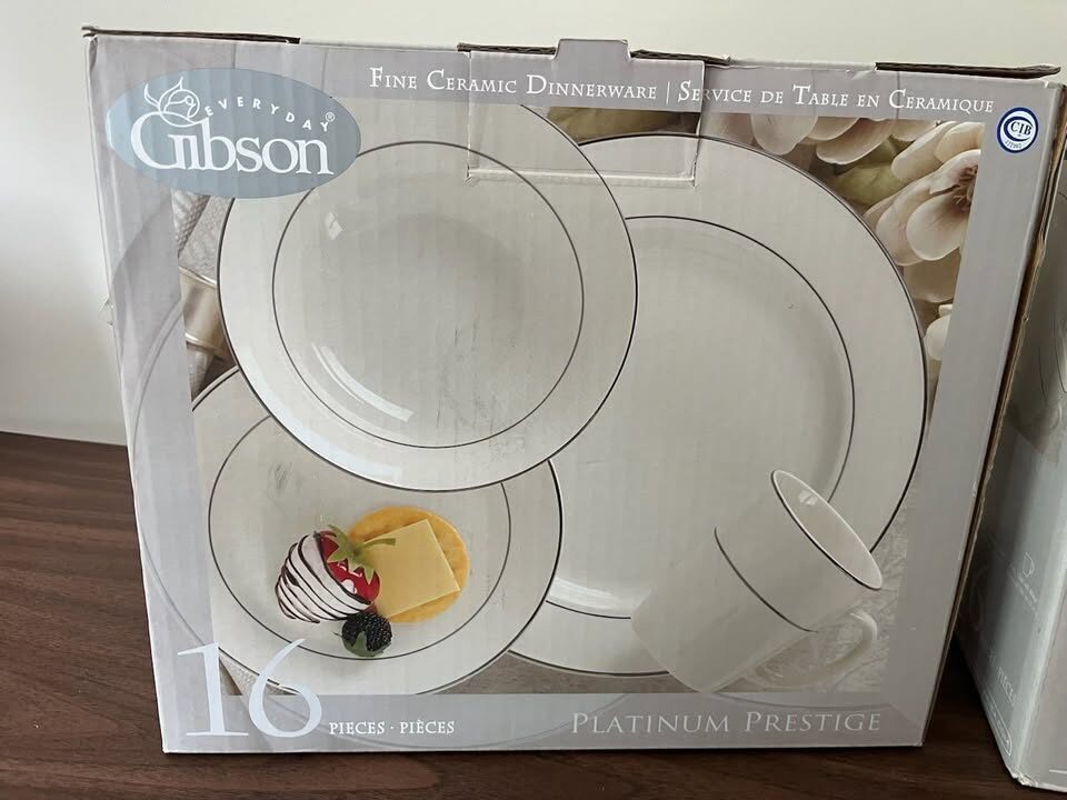 Gibson 16-Piece Fine Ceramic Dinnerware Set - Service for 4